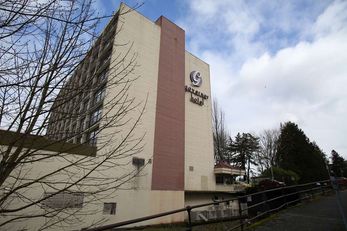 Red Lion Inn & Suites, Governor Hotel