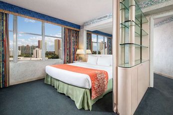 Newport Beachside Hotel & Resort
