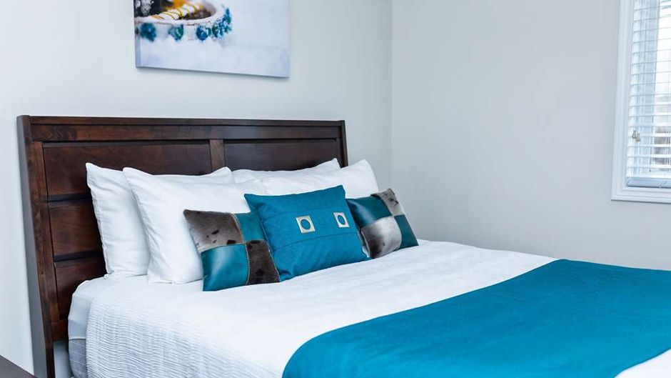Royal Inn & Suites Suite