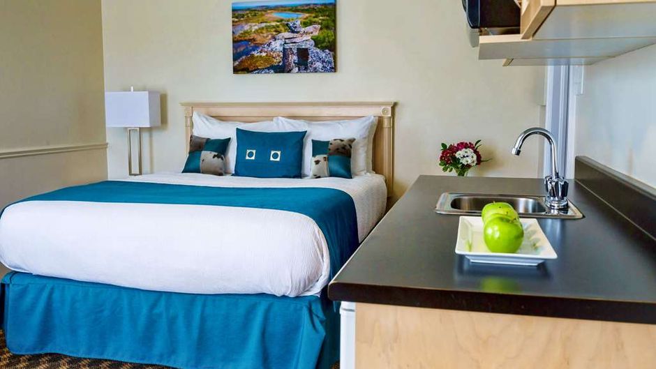 Royal Inn & Suites Room