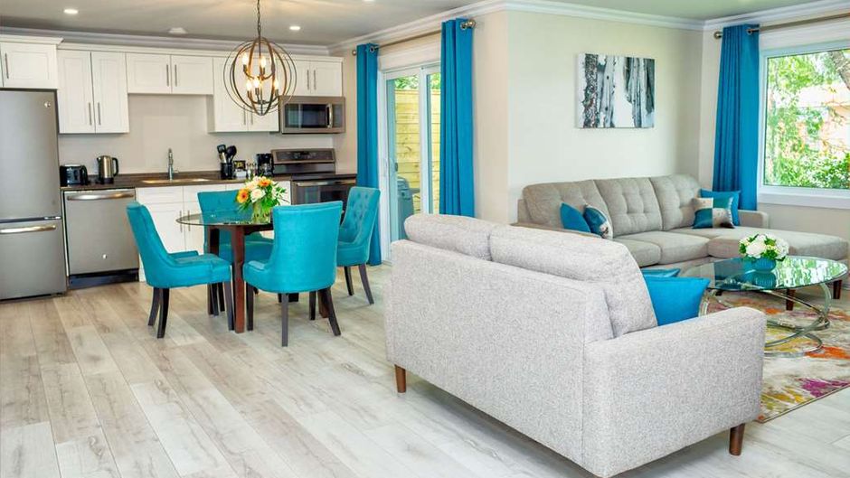 Royal Inn & Suites Suite