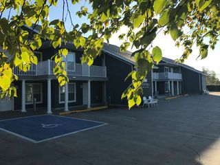 Royal Inn & Suites