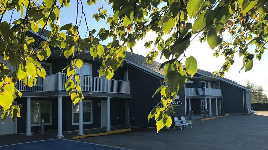 Royal Inn & Suites Exterior