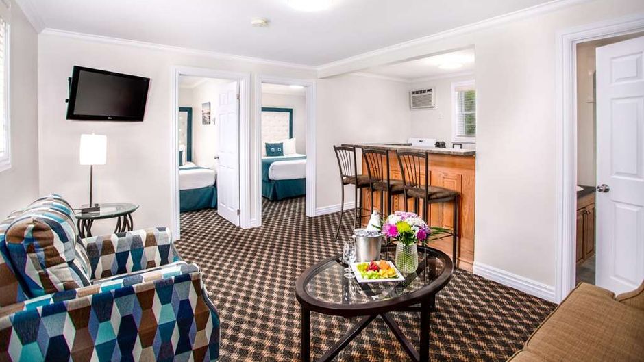 Royal Inn & Suites Room