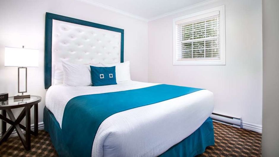 Royal Inn & Suites Room