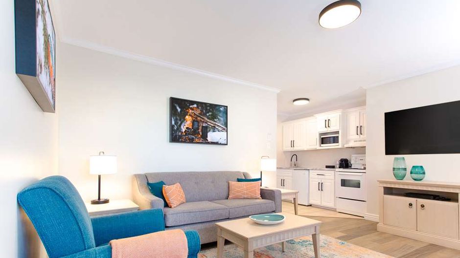 Royal Inn & Suites Suite