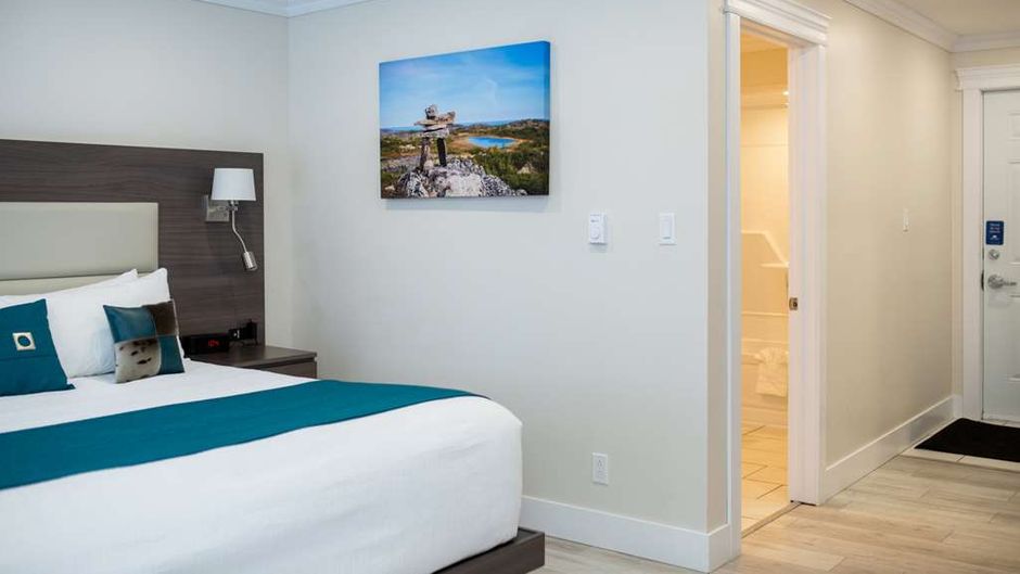Royal Inn & Suites Room