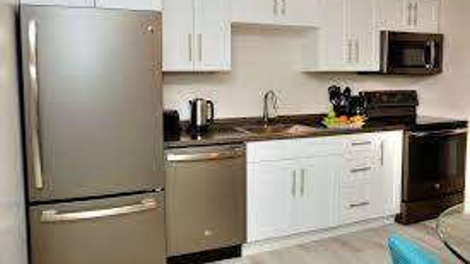 Royal Inn & Suites Suite