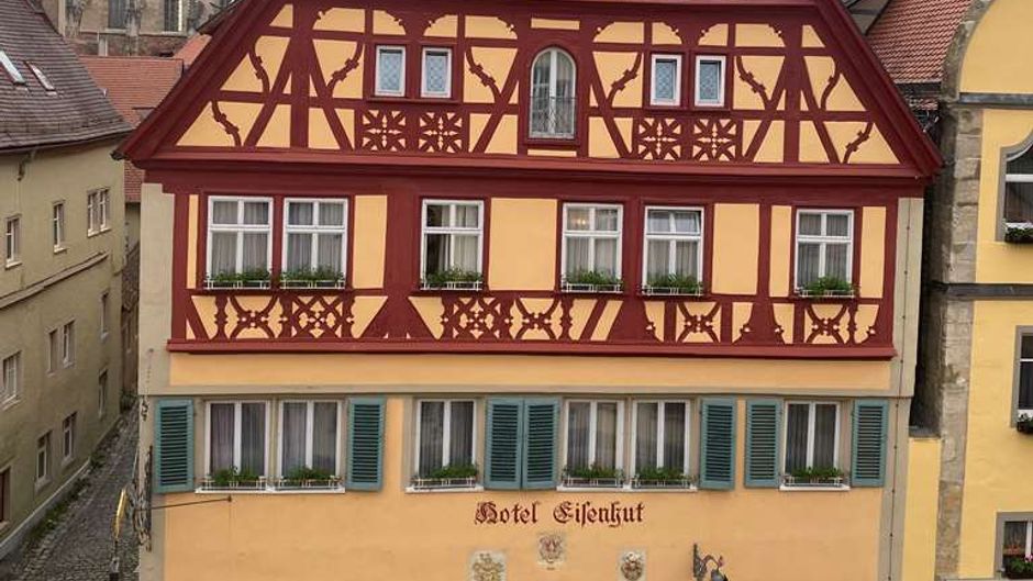 Hotel Eisenhut Exterior