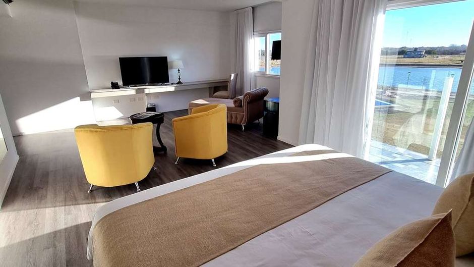 Days Inn by Wyndham Dolores Room