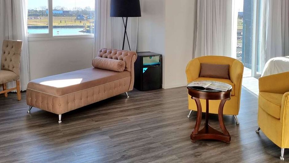 Days Inn by Wyndham Dolores Room