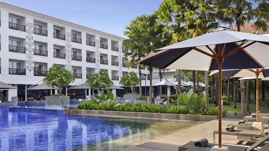Grand Mercure Bali Seminyak Pool