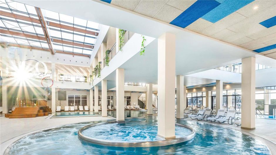 Moevenpick Resort and Spa Fruske Terme Pool