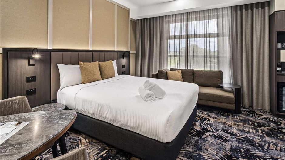 Mercure Pakenham Room