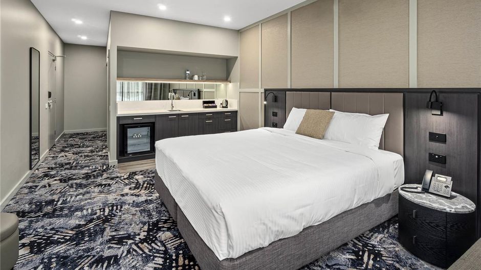 Mercure Pakenham Room
