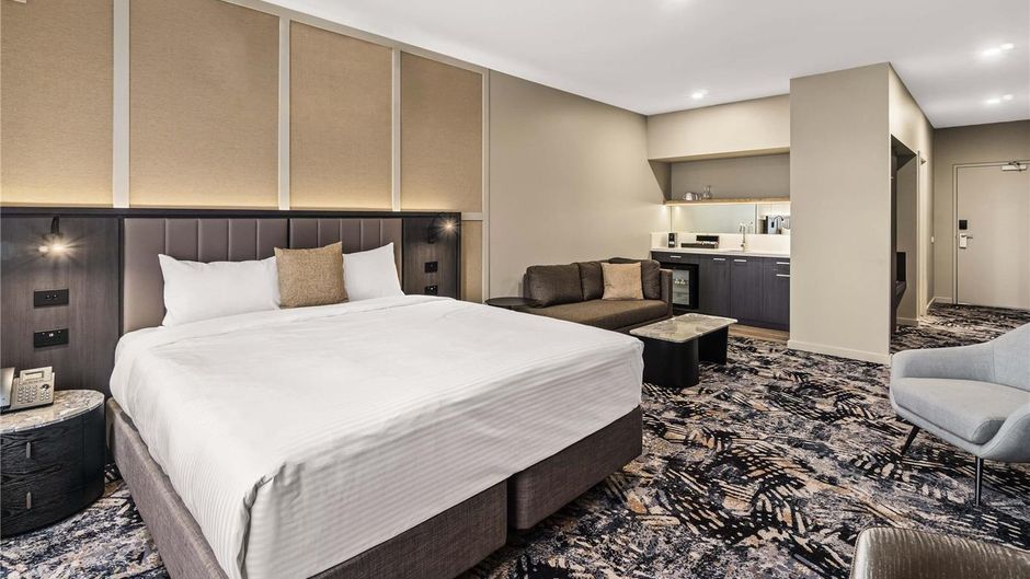 Mercure Pakenham Room