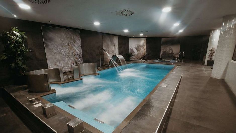 AZZ Asturias Langrehotel Pool