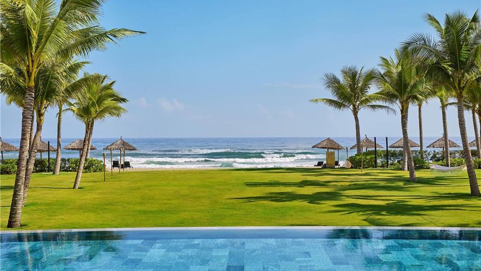 Wyndham Hoi An Royal Beachfront Resort Pool