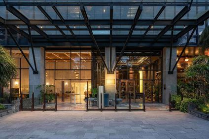 The Orient Jakarta, Royal Hideaway Hotel