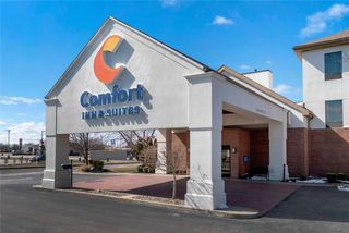 Comfort Inn & Suites North Toledo