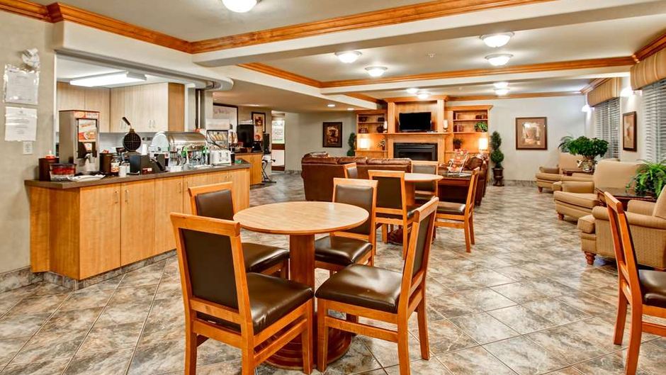 Ramada by Wyndham Ponoka Restaurant