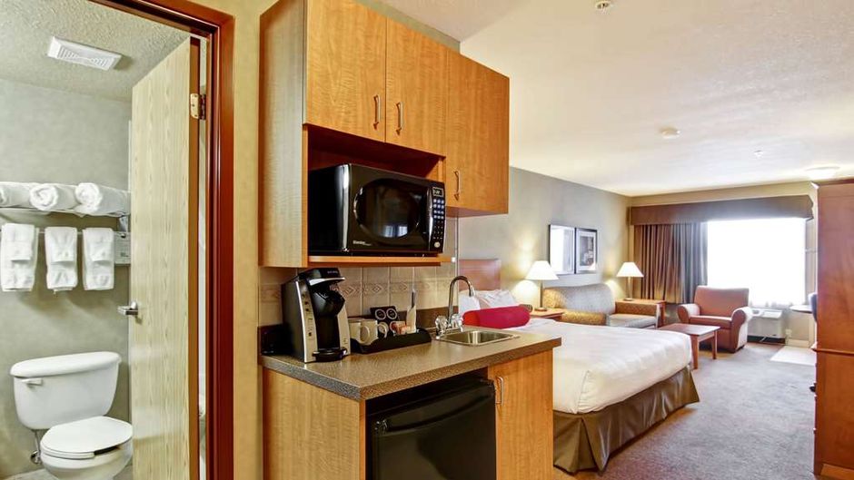 Ramada by Wyndham Ponoka Room
