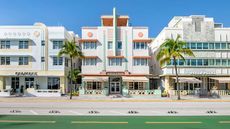 Hilton Vacation Club Crescent on S Beach