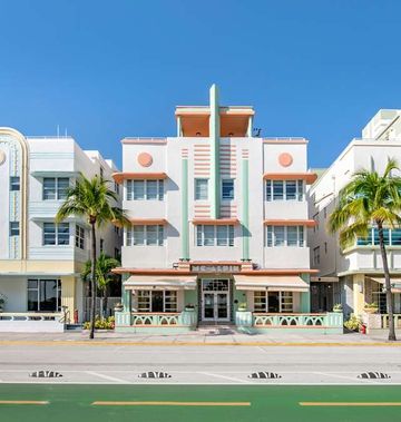 Hilton Vacation Club Crescent on S Beach