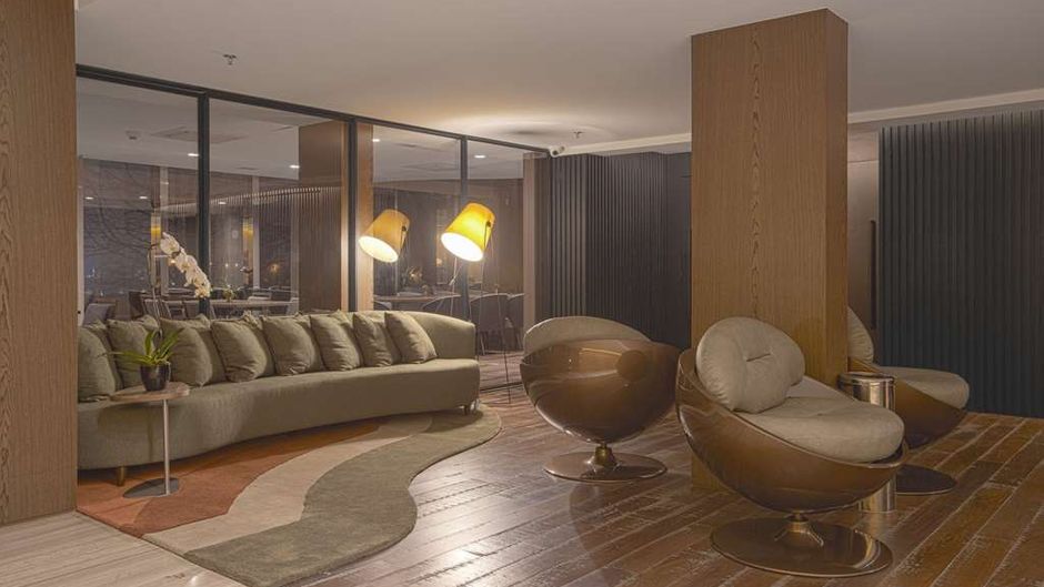 Suryaa Hotel Pinhais, Curio Collection Lobby