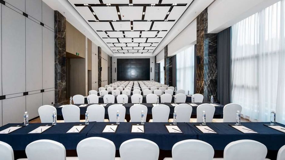 Days Hotel by Wyndham Zunyi Renhuai Meeting