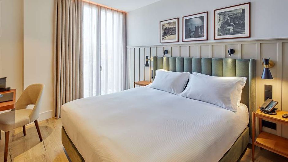 Via Sants Hotel, Tapestry Collection Room