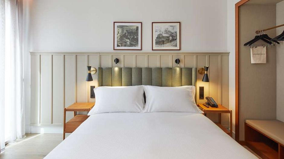 Via Sants Hotel, Tapestry Collection Room