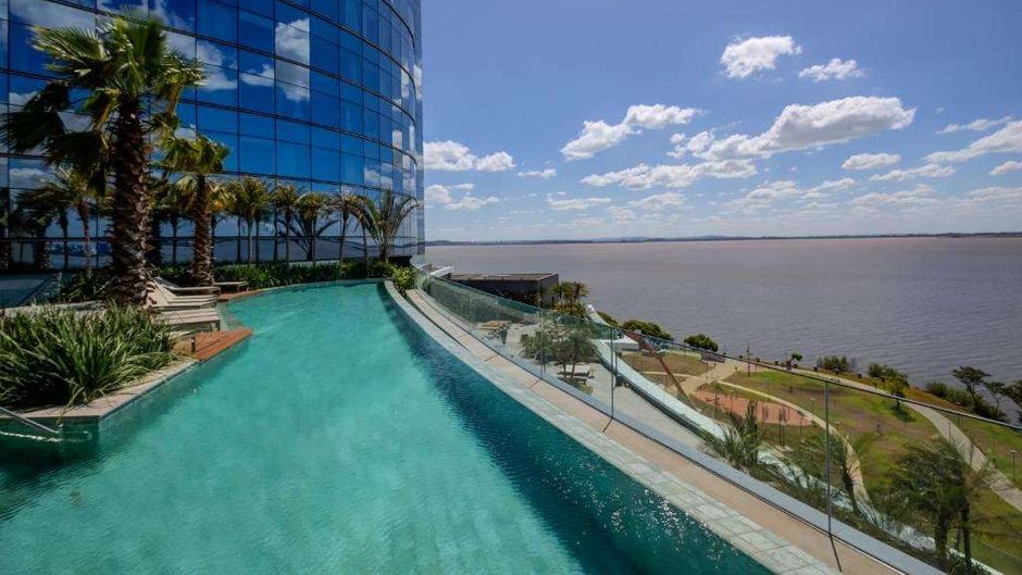 DoubleTree by Hilton Porto Alegre Pool