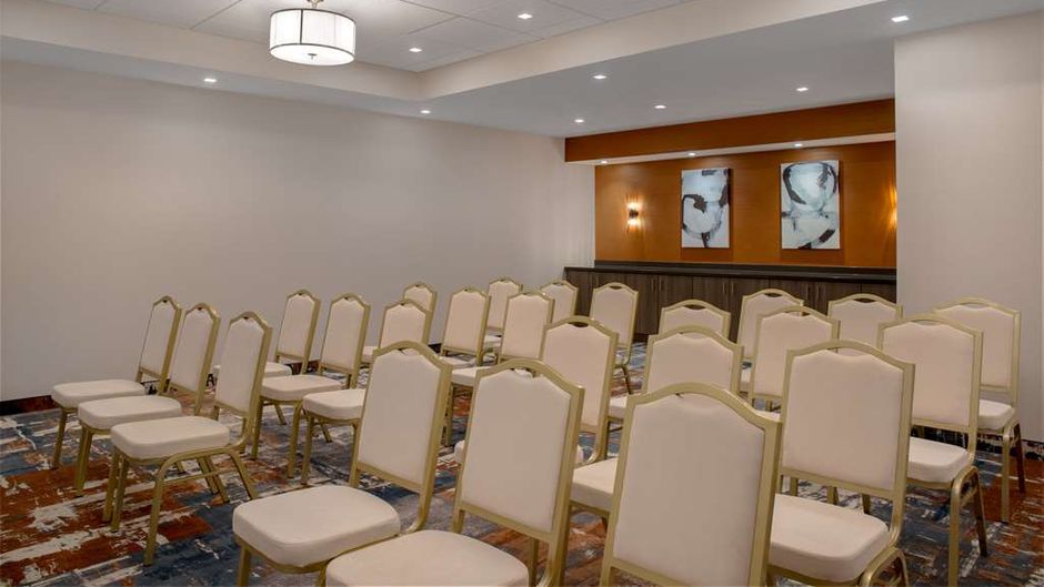 Hampton Inn by Hilton Winnipeg Downtown Meeting