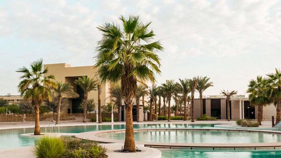 Erth Aub Dhabi Pool