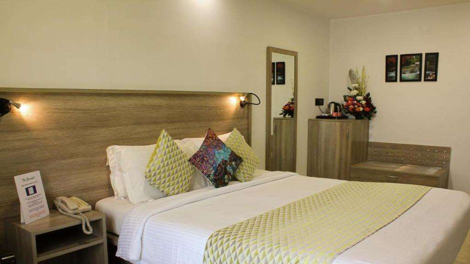 The Emerald - Hotel & Executive Apts Room