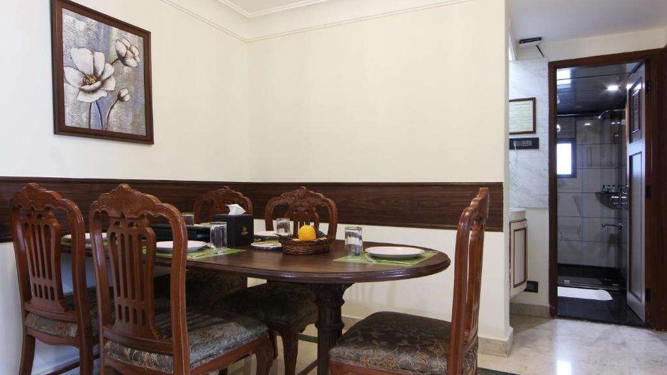 The Emerald - Hotel & Executive Apts Room