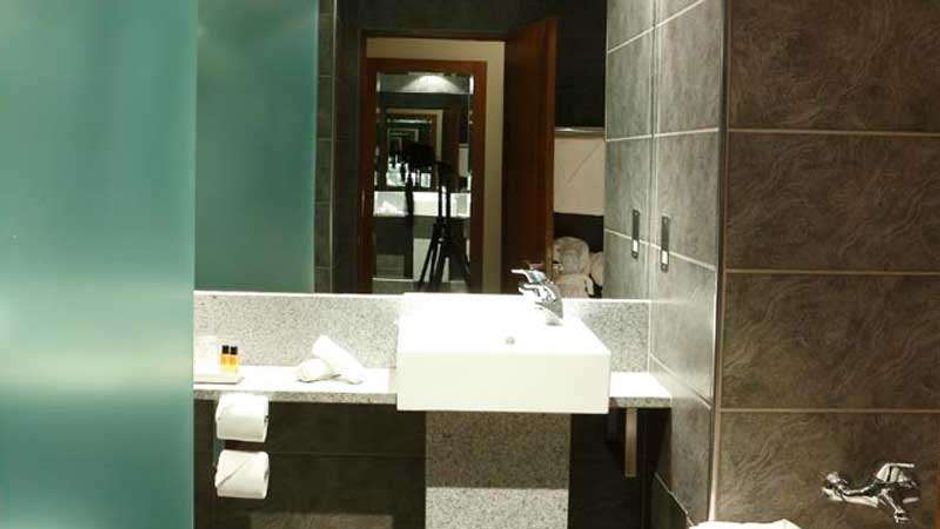 Newpark Hotel Room