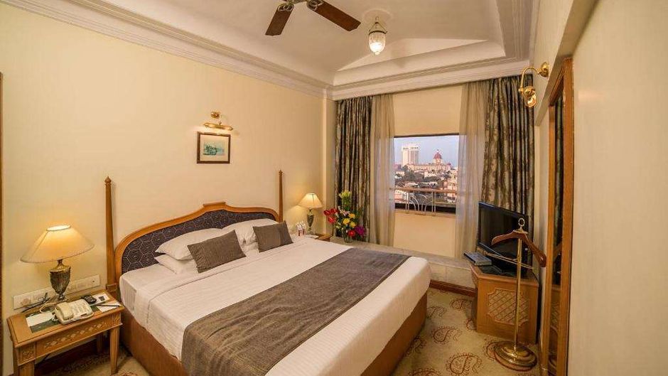 Fariyas Hotel Mumbai Room