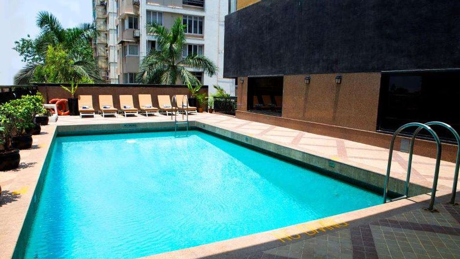 Fariyas Hotel Mumbai Pool