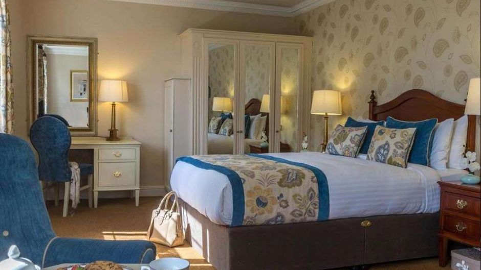 Old Ground Hotel Room
