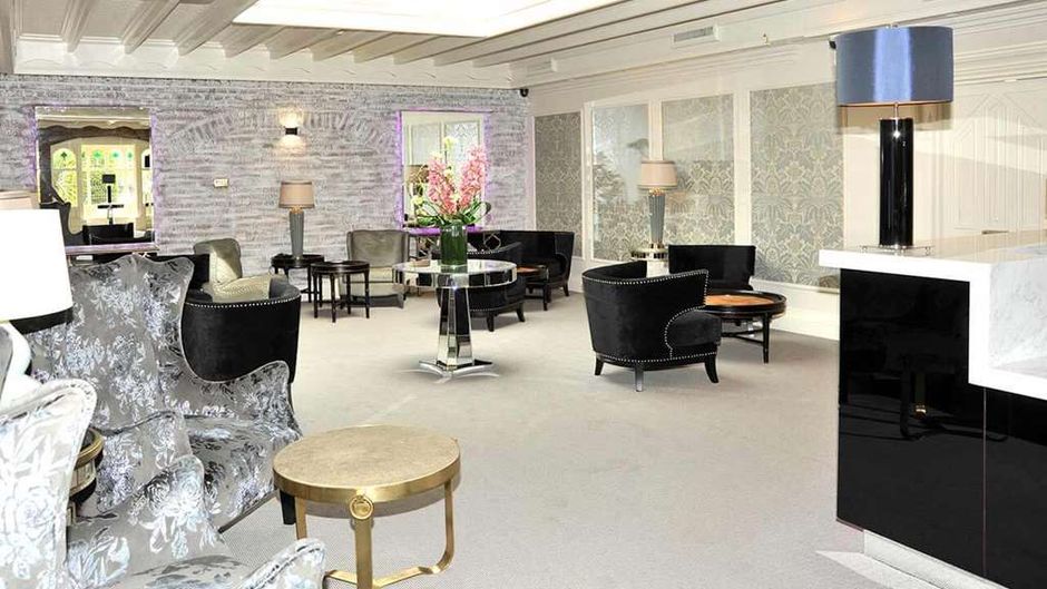 Treacys Oakwood Hotel Lobby