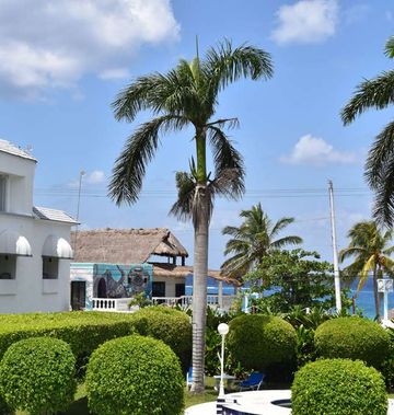 VillaBlanca Garden Beach Hotel