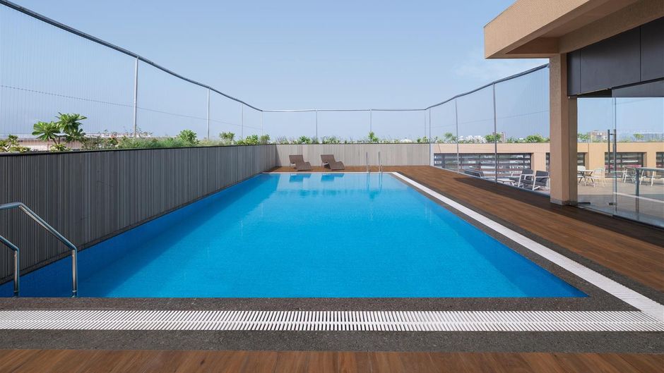 Hilton Garden Inn Surat City Centre Pool