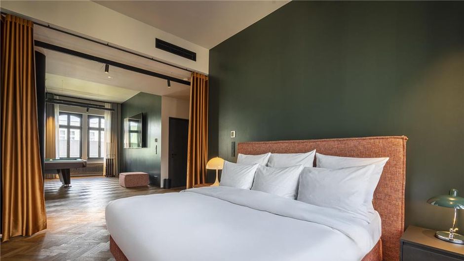 sly Berlin Suite