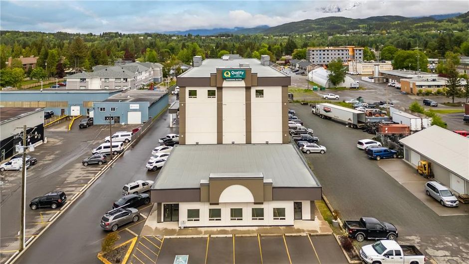 Quality Inn Sunshine Suites Exterior