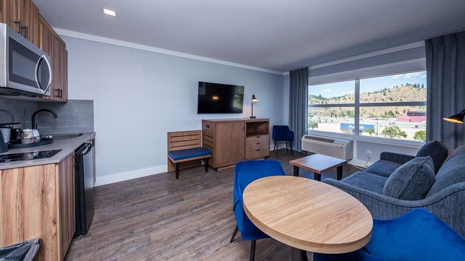 Prestige Kamloops Hotel Suite