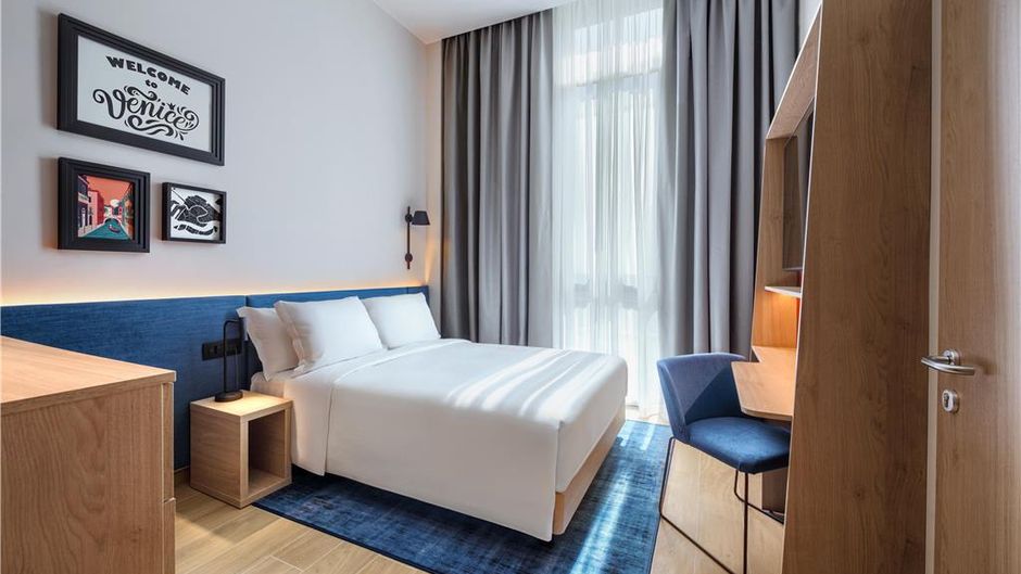 Hampton by Hilton Venice Room