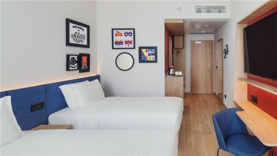 Hampton by Hilton Venice Room