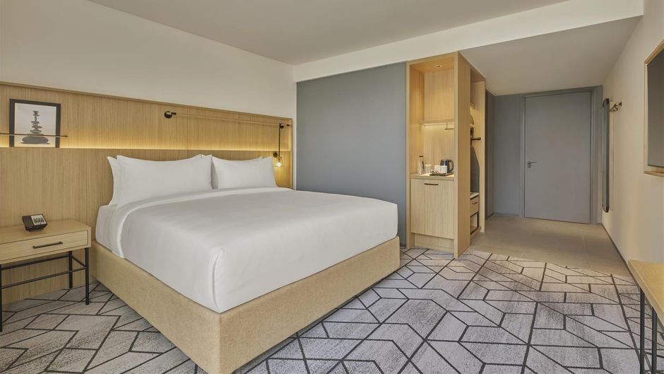 Hilton Garden Inn Bengaluru ETV Room